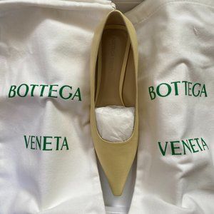 Bottega Veneta Point Pump, Size 37.5 (7 US), Color Moon Beam